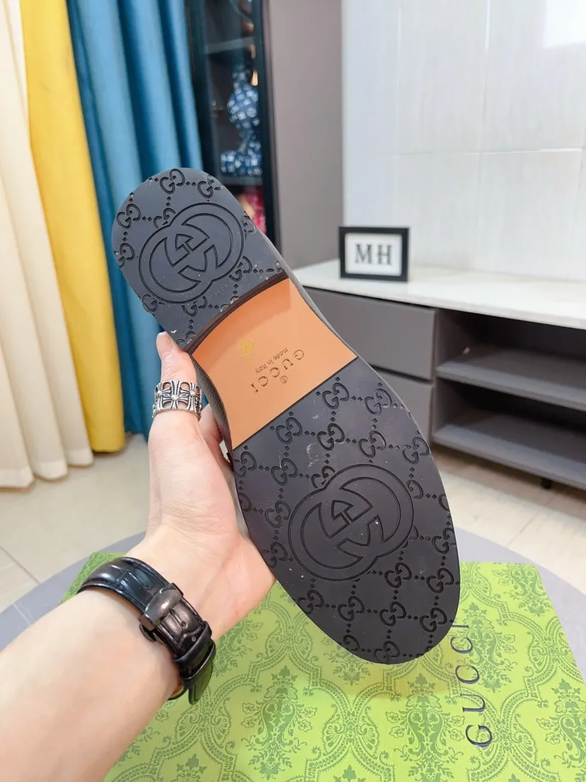 Men's shoes 💰500🌹🌹Niuli [GUCCI Gucci] A new style of formal men's leather shoes is coming~ The original quality upper is made of patent leather imported from Italy, the leather is soft and delicate, comfortable and soft first-layer cowhide lining, rubber wear-resistant outsole, the shoe shape is dignified and domineering, and the luxury charm cannot be concealed! The natural and free nouveau riche leads the trend. Code number: 38-44